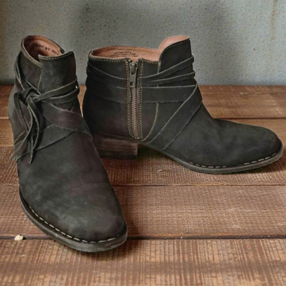 Born Women's Suede Leather Ankle Boots with Fringe and strap/buckle SZ 9.5